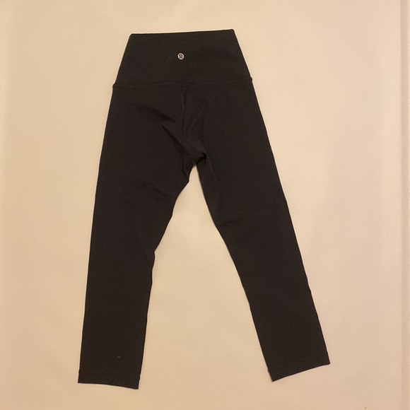 Lululemon dark blue cropped leggings - Picture 2 of 2